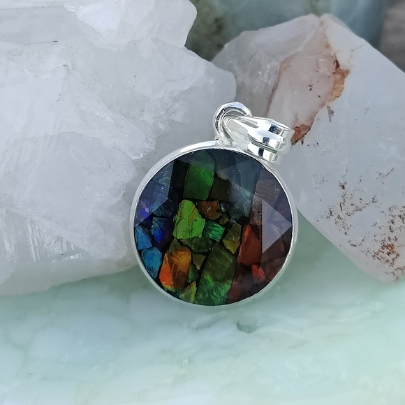 Canadian Ammolite & Sterling Silver pendant - Picture 10 of 12